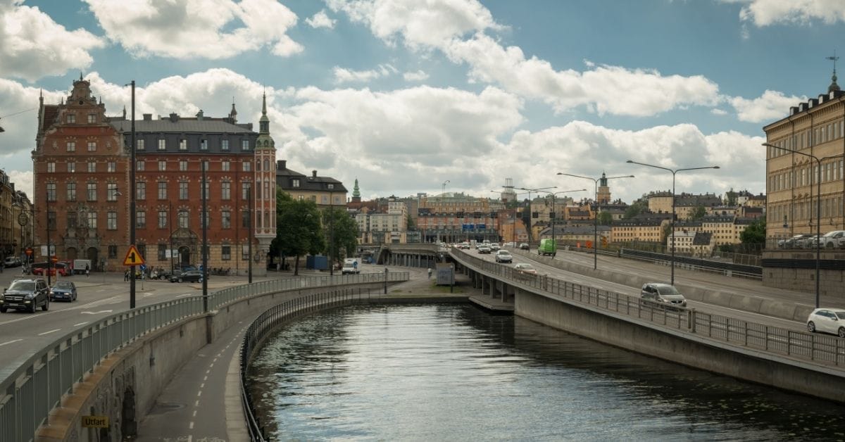 Czy w Szwecji oficjalnie ogłoszono pokonanie COVID-19? Bez maseczek?
